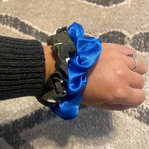 5 scrunchies and rose gold hair clip!